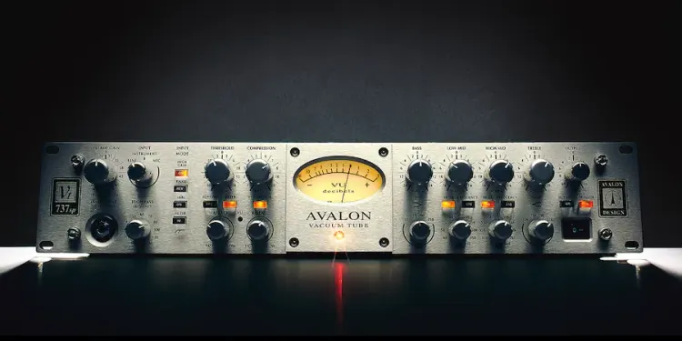 Thumbnail for: Avalon VT-737 Tube Channel Strip by Universal Audio Is 86% Off